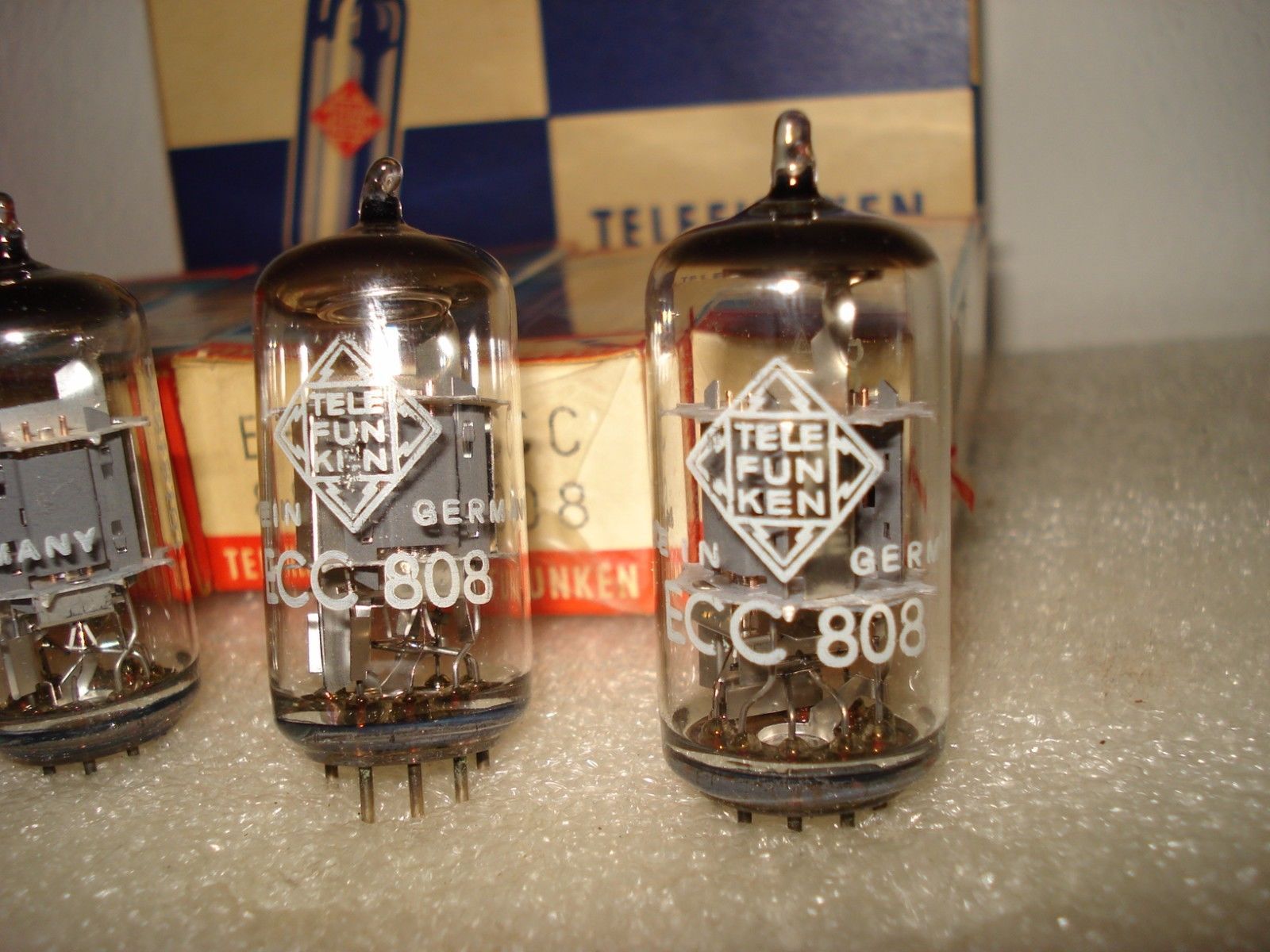 Telefunken ECC808 tube