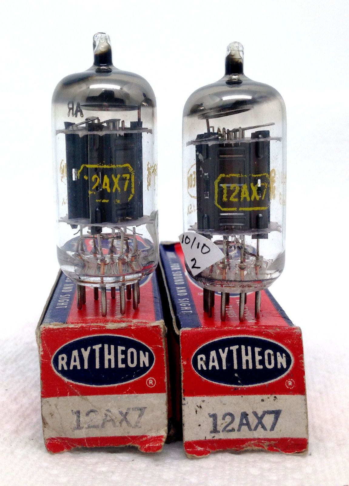 Raytheon 12AX7 tube
