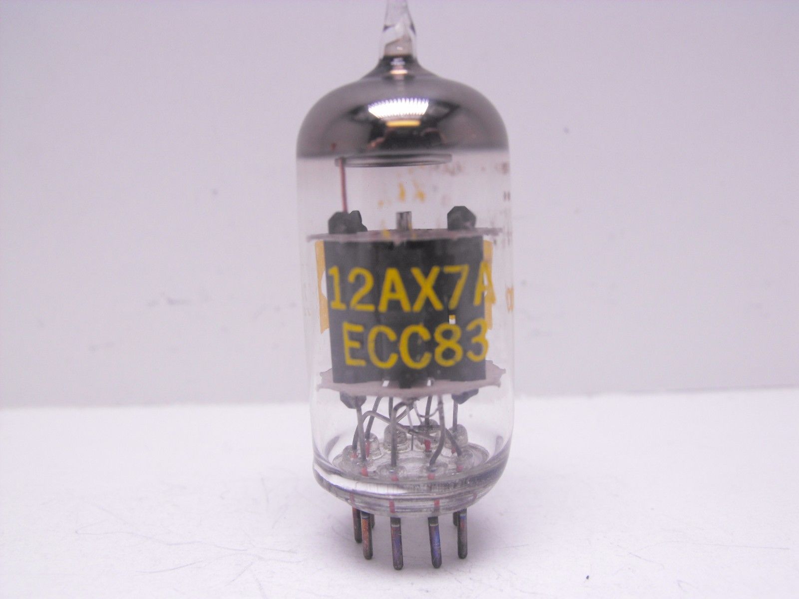 Raytheon 12AX7A ECC83 tube