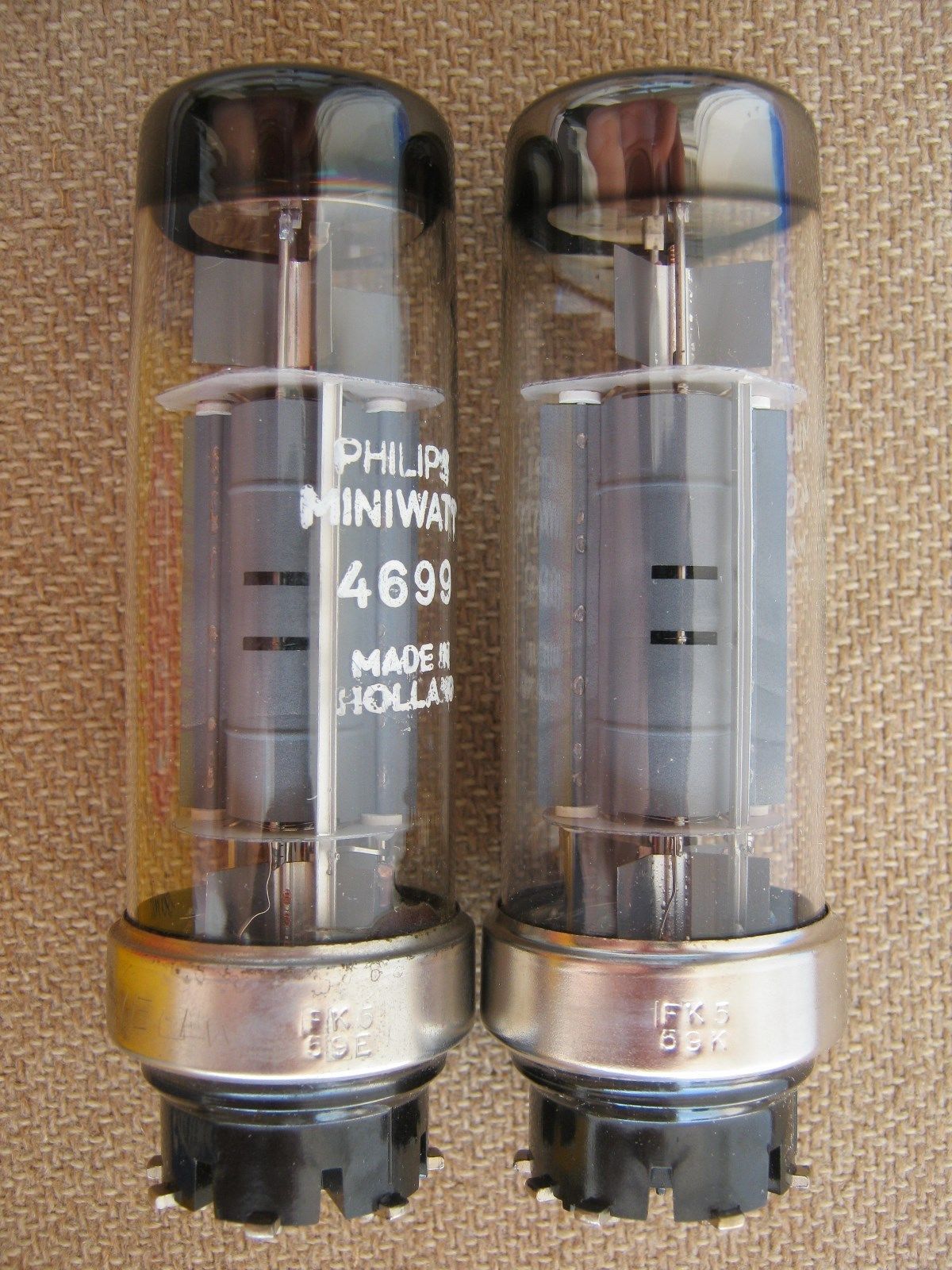 Philips Miniwatt 4699 FK5 tube