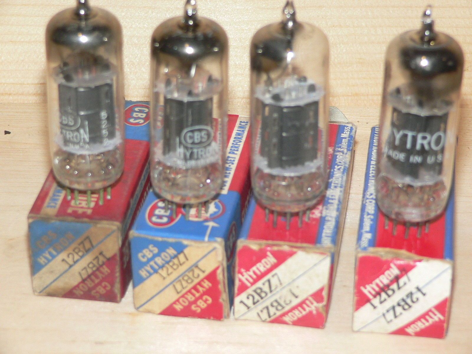 Cbs Hytron 12BZ7 tube