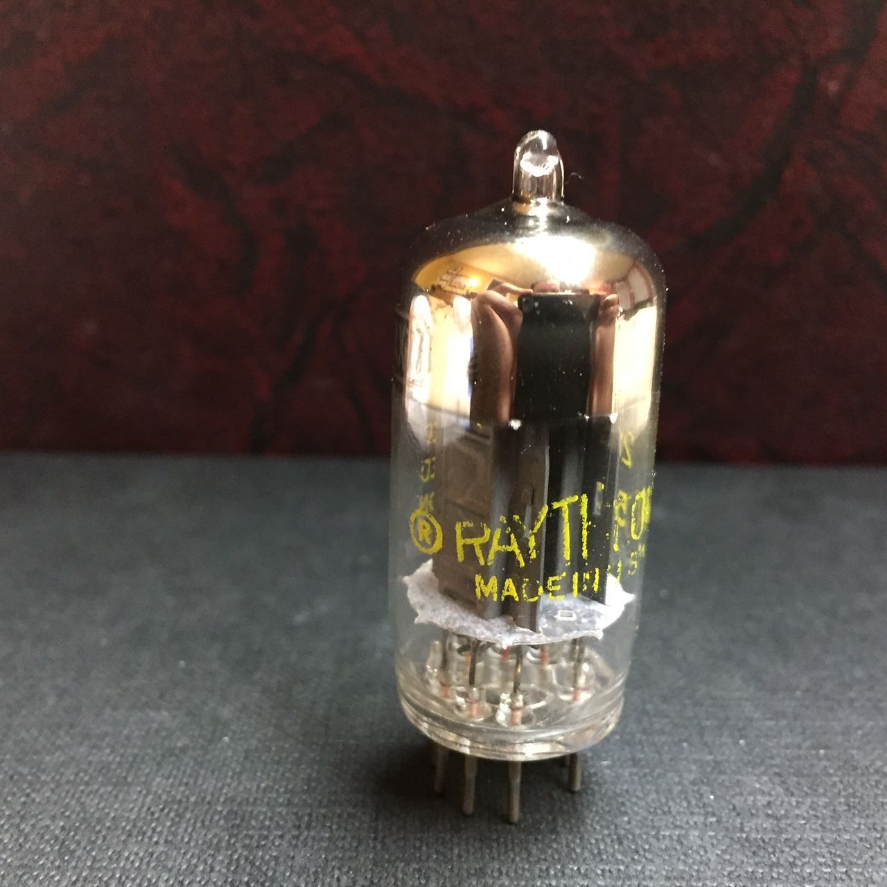 Raytheon 12AX7 tube