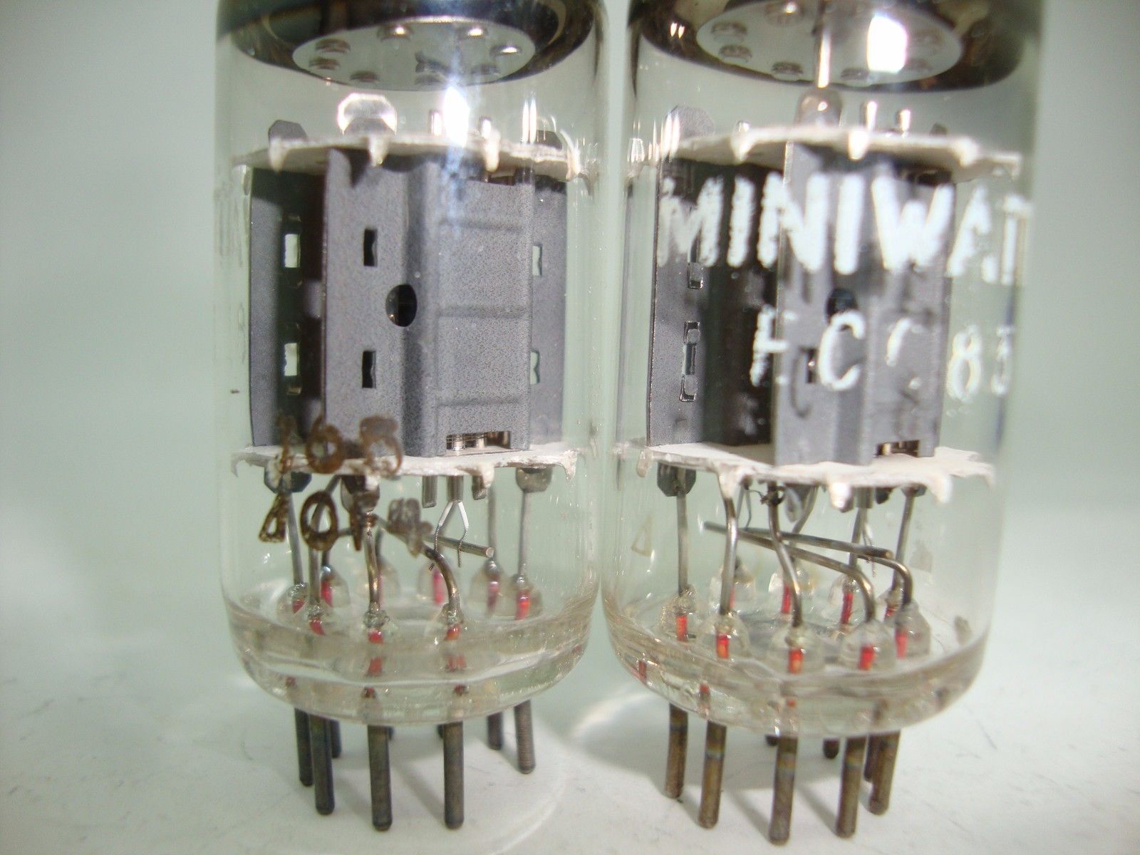 Miniwatt ECC83 tube