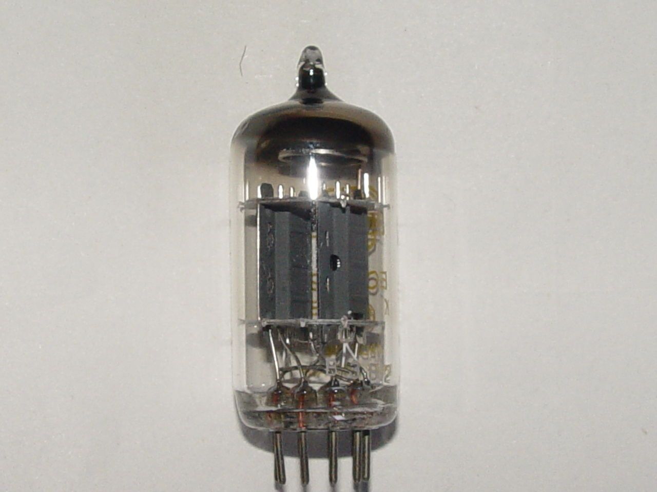 Mullard ECC82 GF1 tube