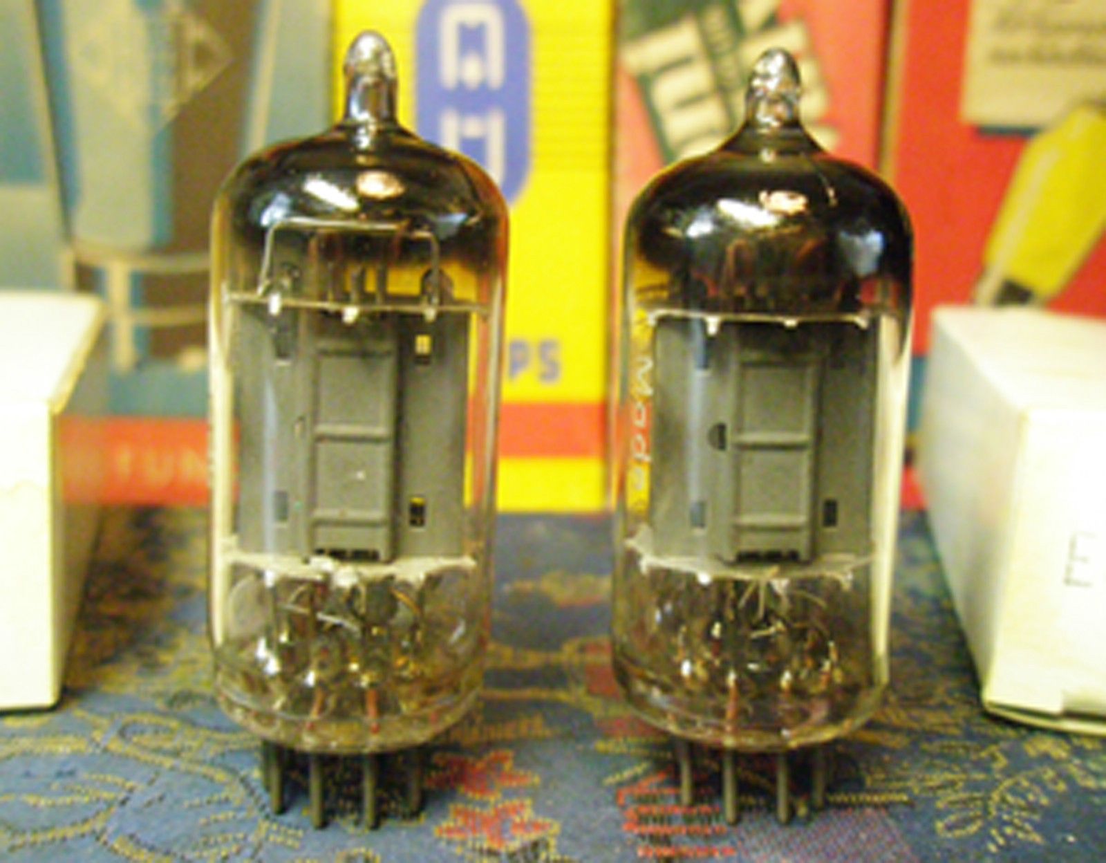 Mullard ECC82 K61 tube