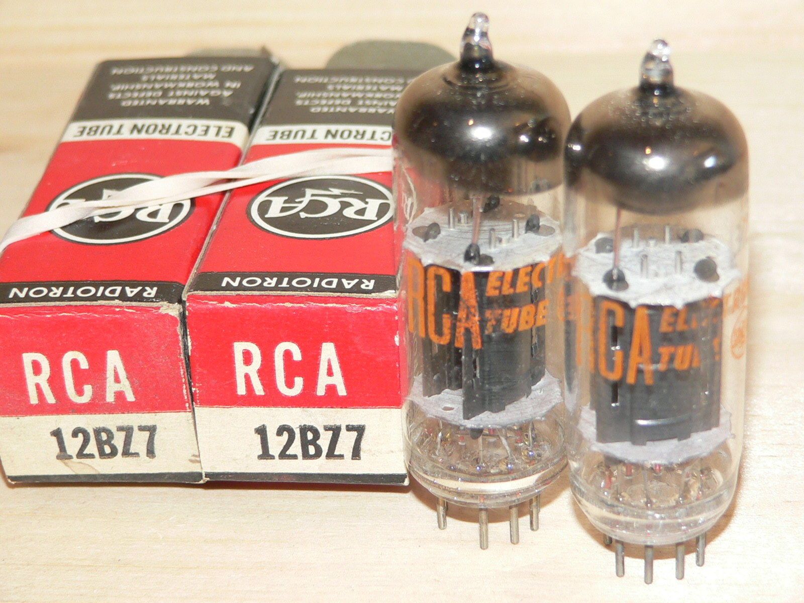 RCA 12BZ7 tube
