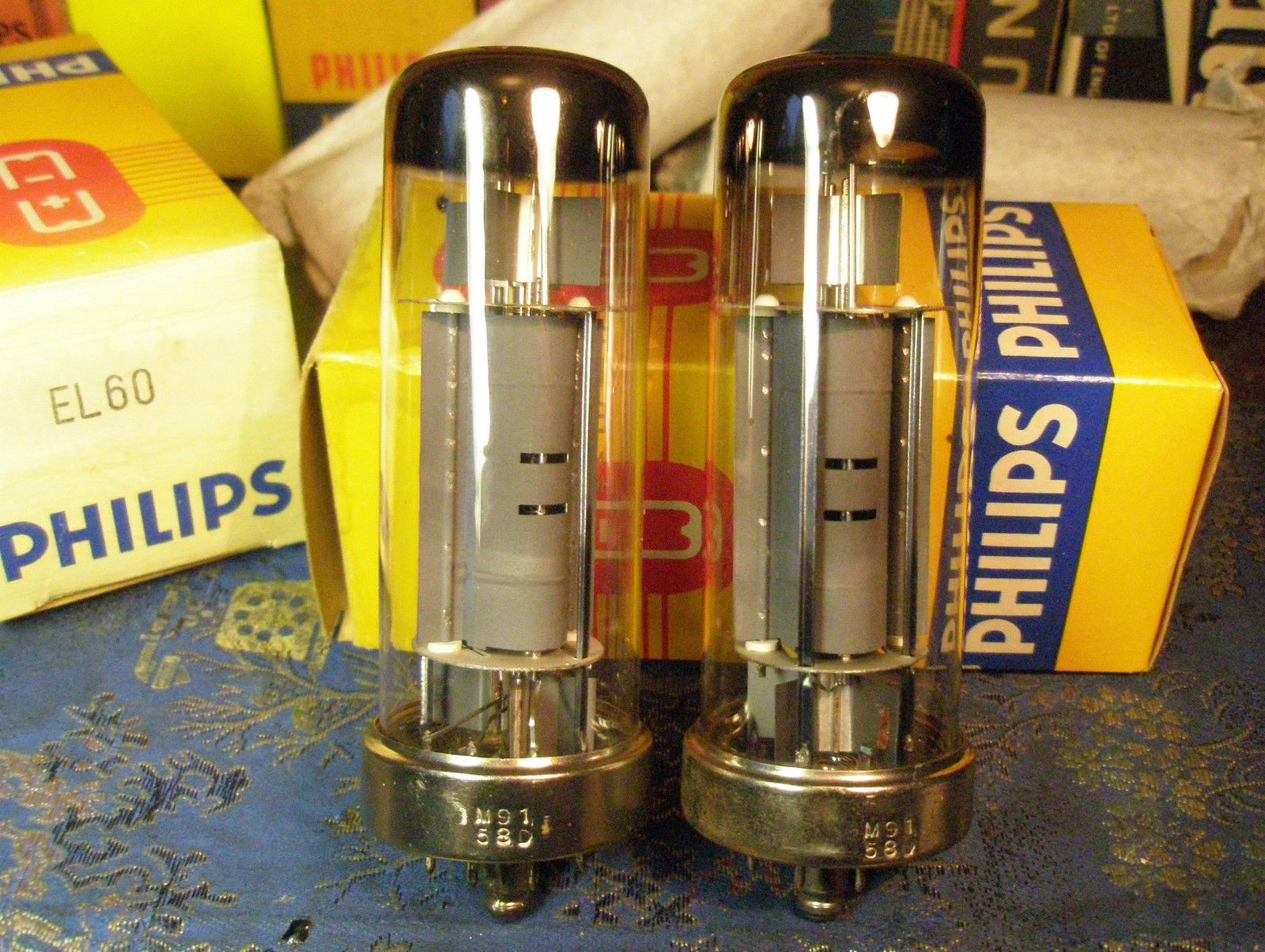 Philips Miniwatt EL60 tube