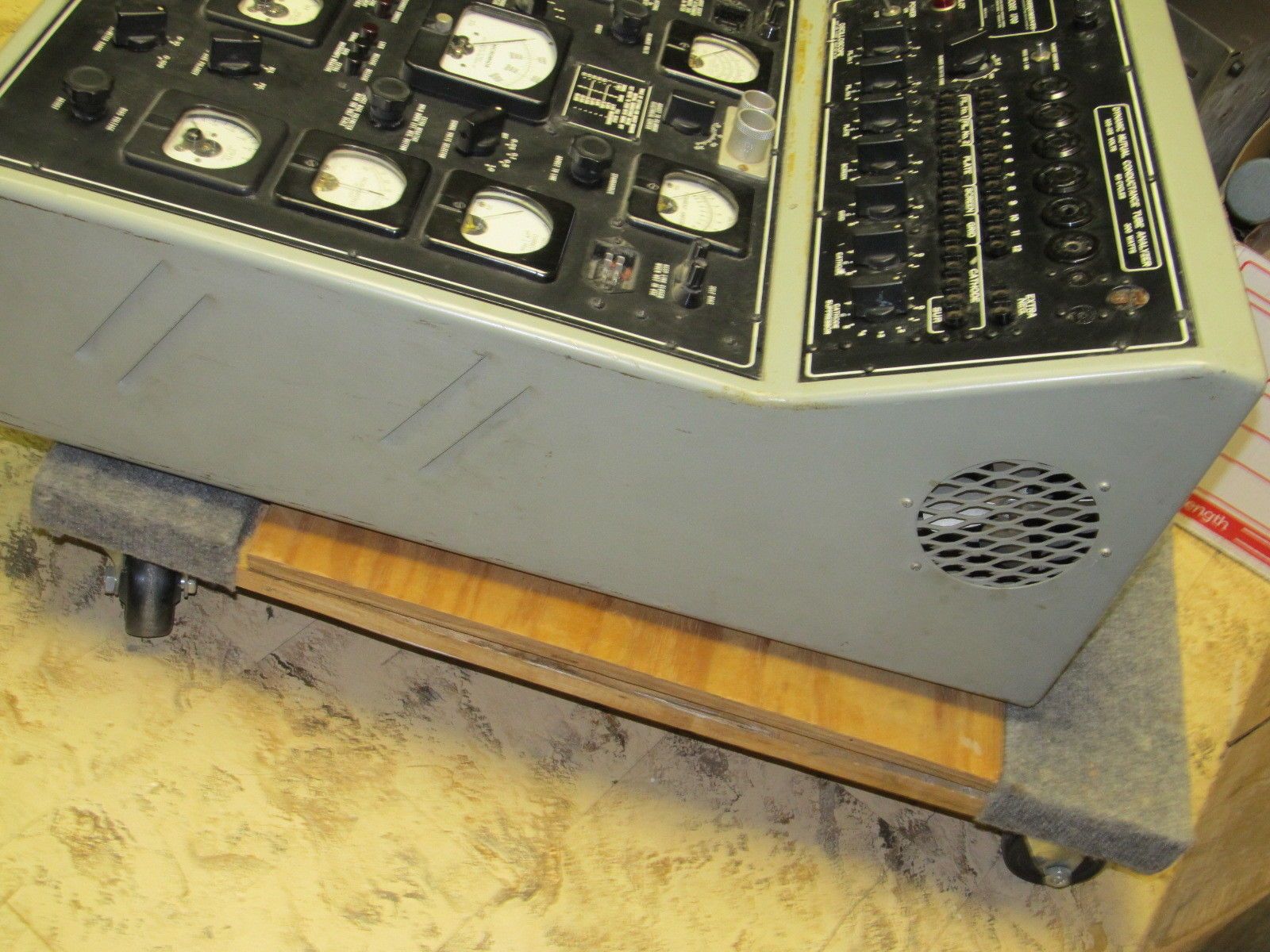 RD Instruments 1700 tube tester