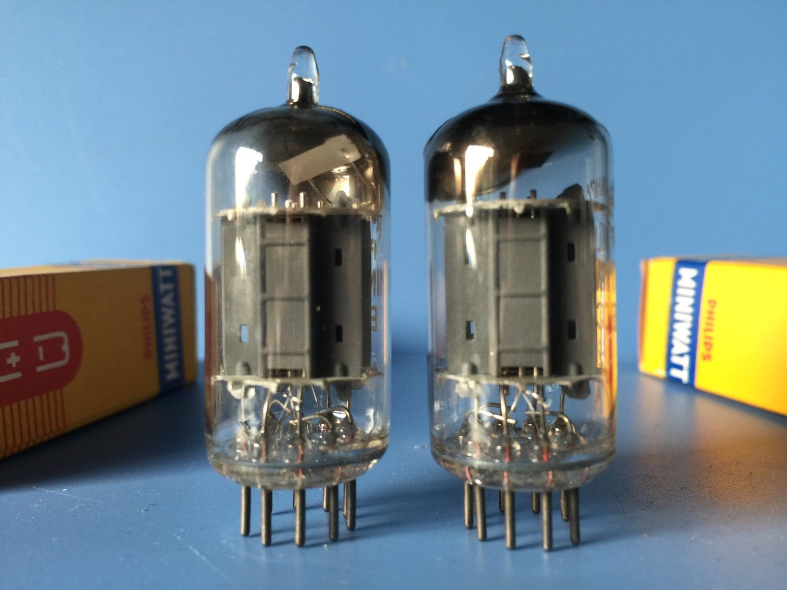 Philips Miniwatt ECC82 tube