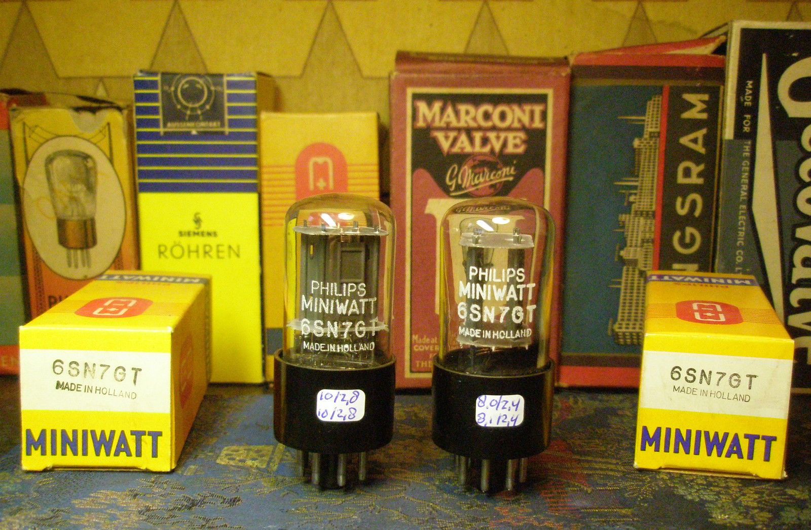 Philips Miniwatt 6SN7GT R93 tube - Mazda