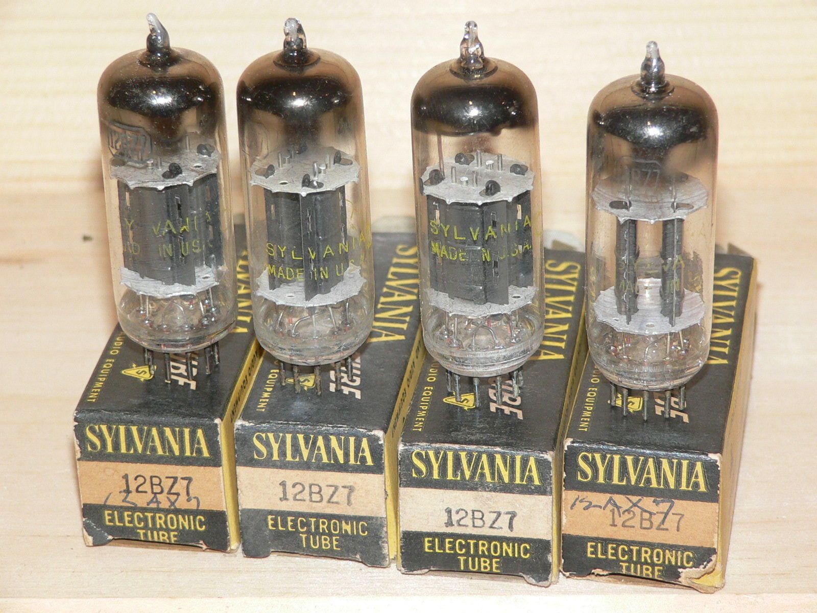 Sylvania 12BZ7 tube